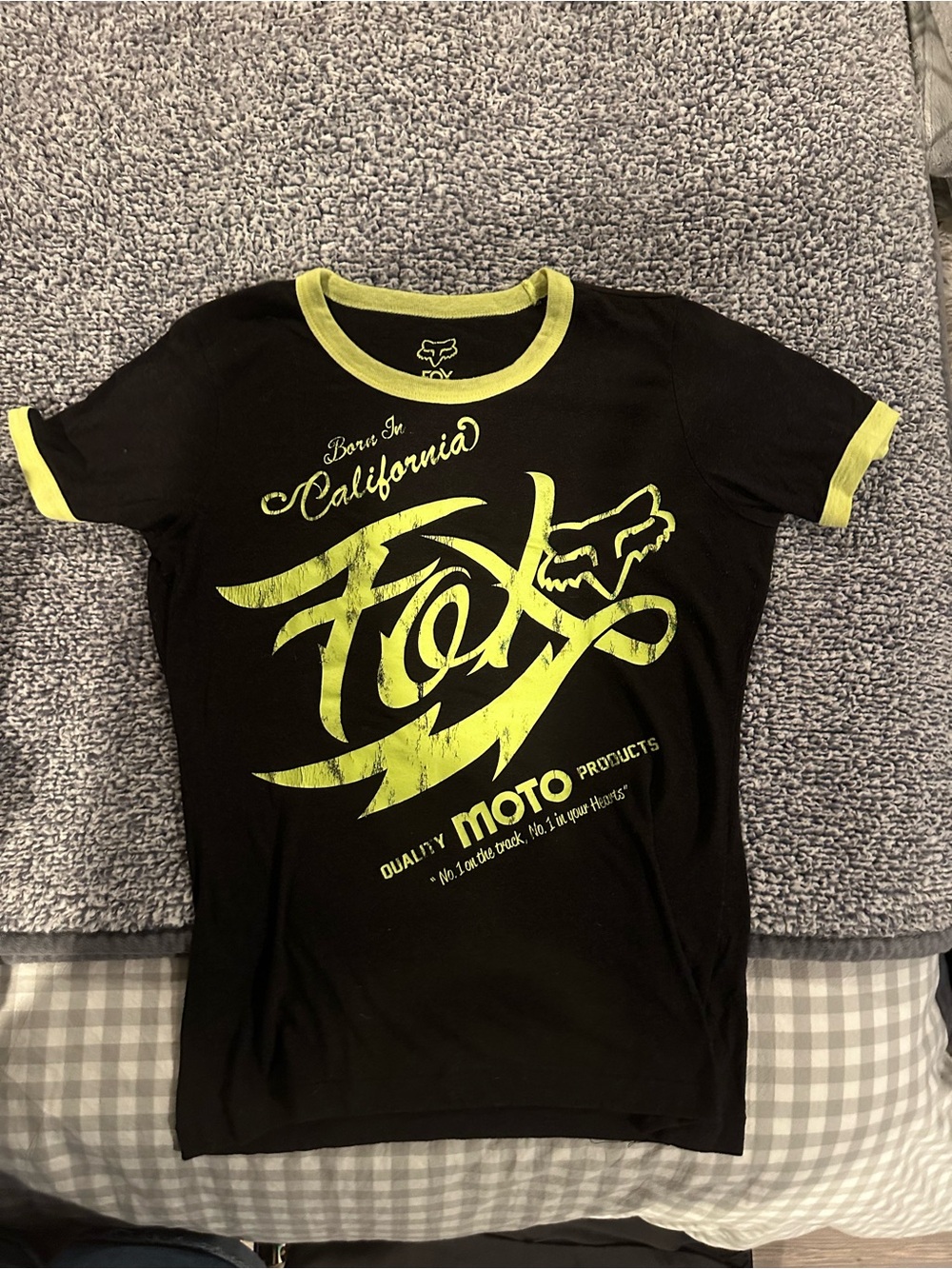 Fox vintage Black T-Shirt with Pale Yellow Trim and Logo